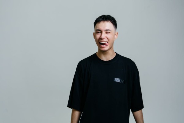 아끼던 검정 티셔츠가 회색으로 변했을 때, 진작 이렇게 빨걸 그랬어요