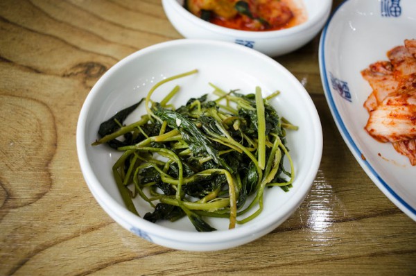 밀폐용기에 담긴 잎채소