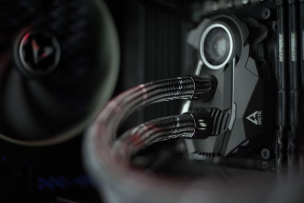 32코어 CPU 온도가 급상승하는 열화상 카메라 이미지